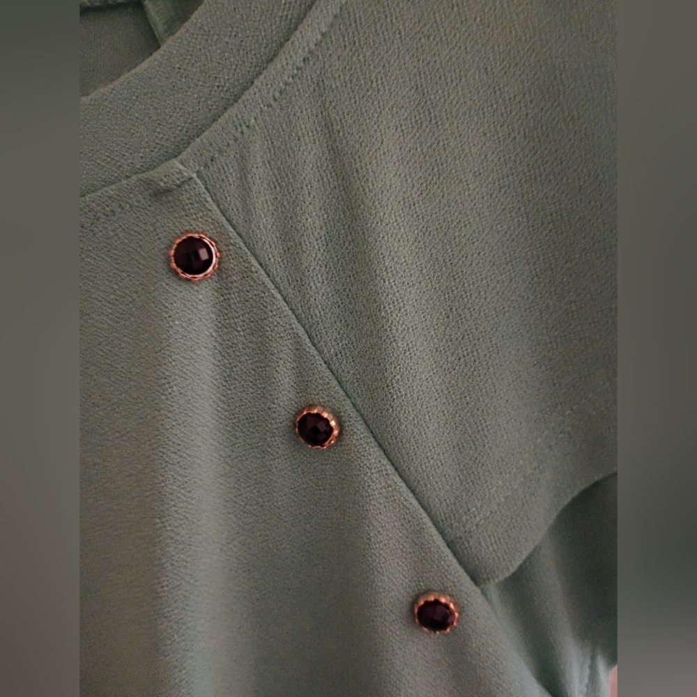 89th & MADISON Hi-Low Top - Picture 3 of 6